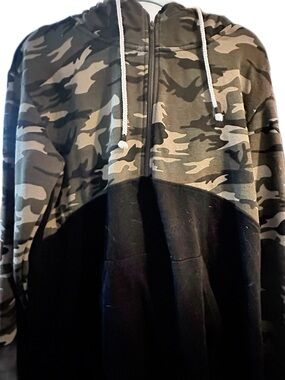 Ampersand Ave women’s  Half-Zip Hoodie camo XXL
